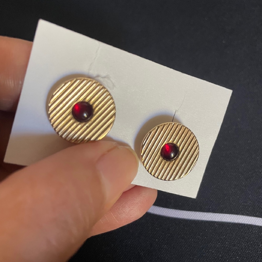 Swank round ribbed striped Gold‎ Tone Cufflinks with Red Stone Accent  Vintage